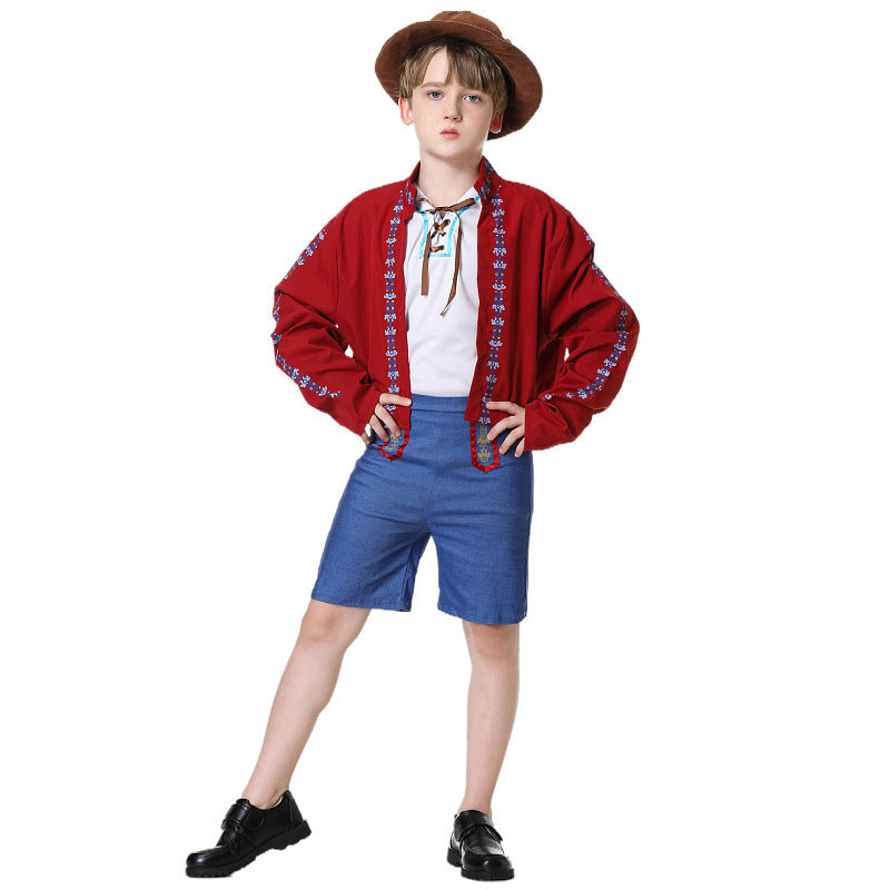 Trachtenoutfit für Jungen im traditionellen Stil mit Hut