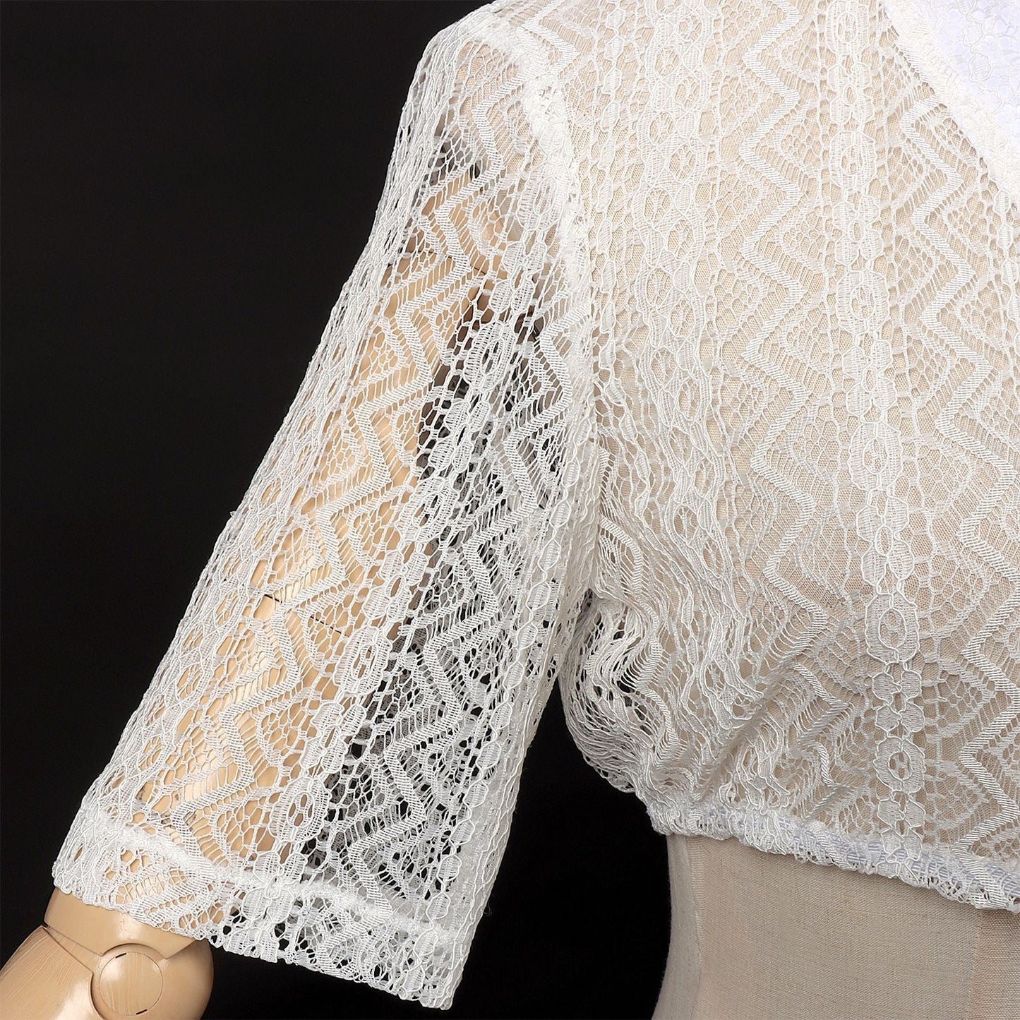 Spitzenbolero für Damen mit Stehkragen und kurzem Schnitt