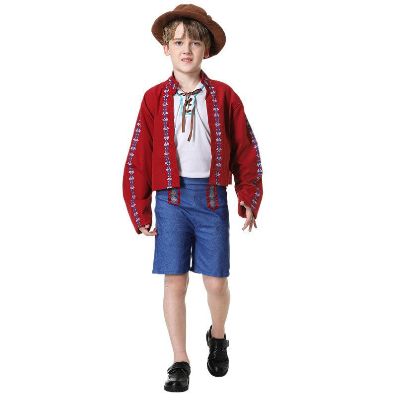 Trachtenoutfit für Jungen im traditionellen Stil mit Hut