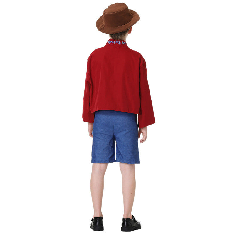 Trachtenoutfit für Jungen im traditionellen Stil mit Hut