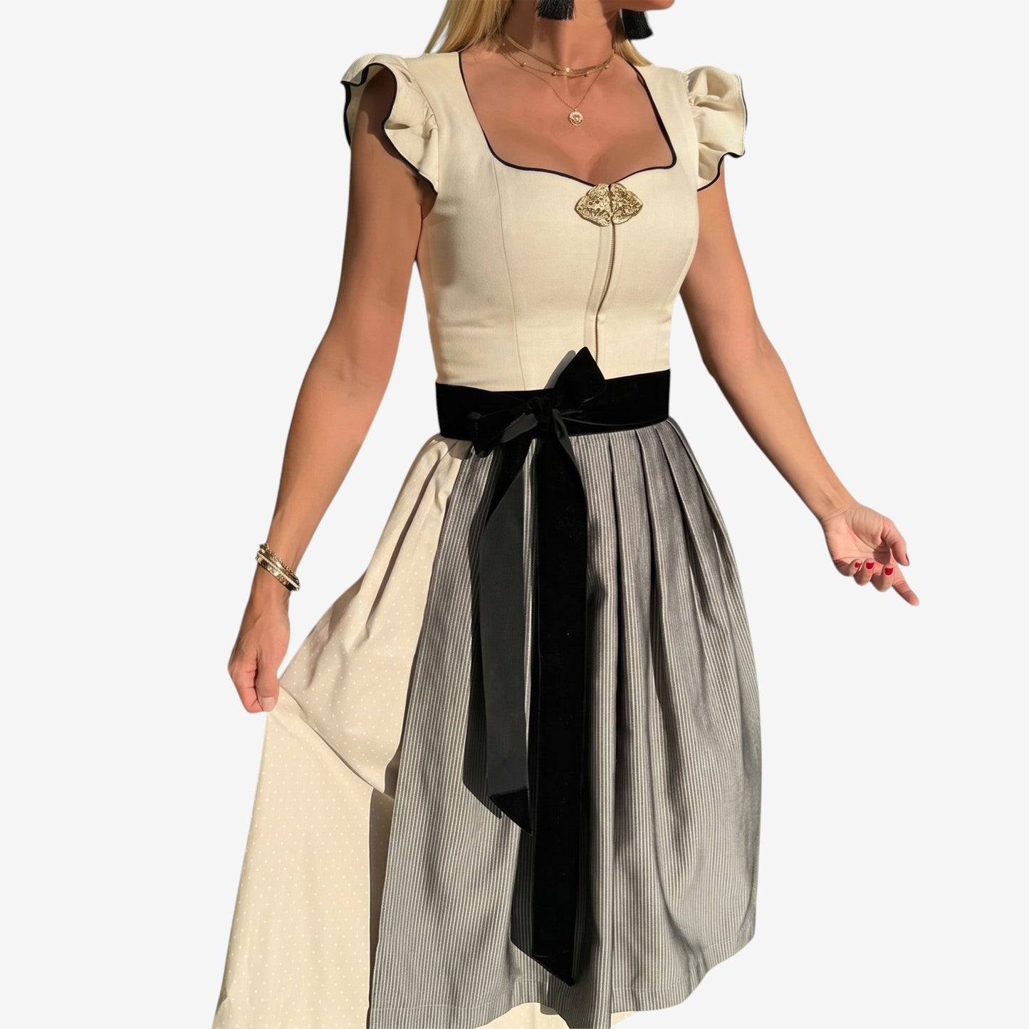 Dirndl für Damen im traditionellen Stil mit modernen Akzenten